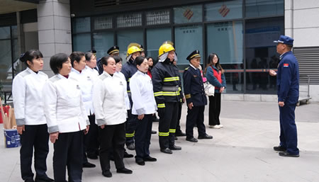 綿陽(yáng)消防支隊(duì)開(kāi)展多業(yè)態(tài)場(chǎng)所消防安全教育培訓(xùn)及火災(zāi)逃生演練